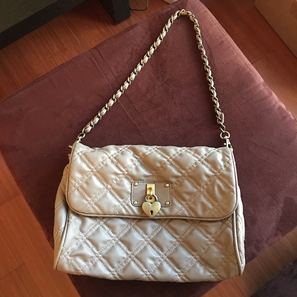 Quilted shoulder bag